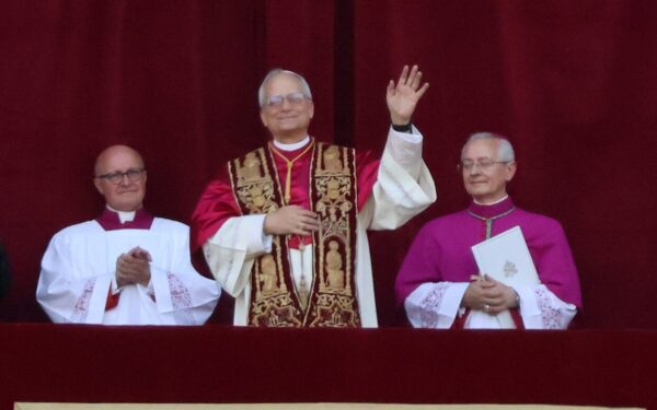 500 metų lauktas įvykis: popiežius priėmė moterį, dėl kurios krikščionių pasaulis skyla pusiau