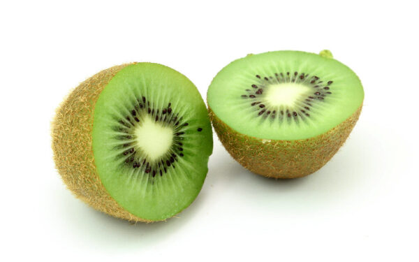 Jūs visą gyvenimą kivius valgėte neteisingai: kodėl jų lupimas yra didžiulė klaida?