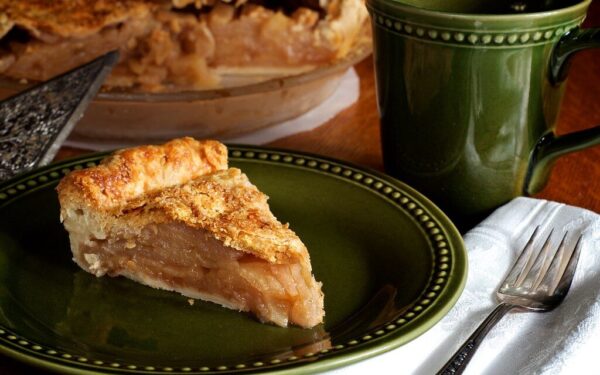 Tobulas obuolių pyragas per valandą: vienas ingredientas paverčia jį neįtikėtinai puriu