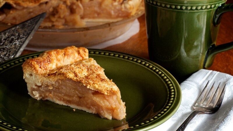Tobulas obuolių pyragas per valandą: vienas ingredientas paverčia jį neįtikėtinai puriu