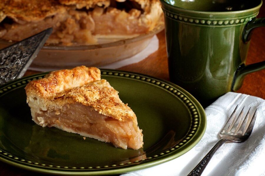 Tobulas obuolių pyragas per valandą: vienas ingredientas paverčia jį neįtikėtinai puriu