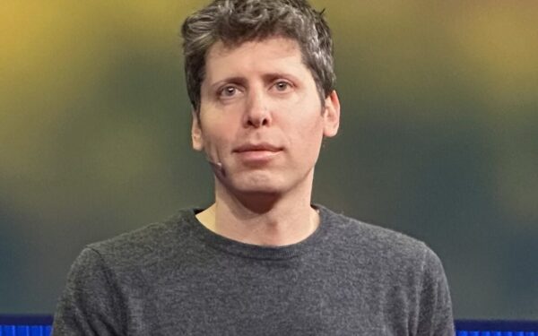 „OpenAI“ vadovas tapo taikiniu: į jo namus skriejo Molotovo kokteilis, o būstinei grasinta ugnimi