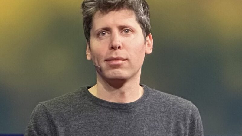 „OpenAI“ vadovas tapo taikiniu: į jo namus skriejo Molotovo kokteilis, o būstinei grasinta ugnimi