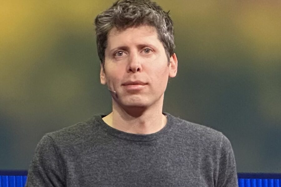 „OpenAI“ vadovas tapo taikiniu: į jo namus skriejo Molotovo kokteilis, o būstinei grasinta ugnimi