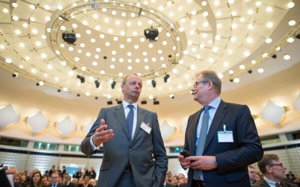 Kuras Europoje brangsta akyse: Friedrichas Merzas šaukia skubų posėdį dėl grėsmės tiekimui