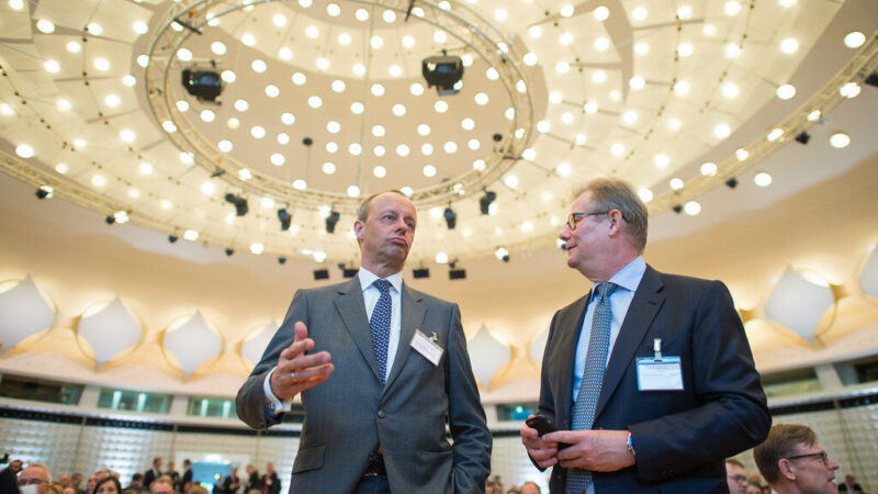 Kuras Europoje brangsta akyse: Friedrichas Merzas šaukia skubų posėdį dėl grėsmės tiekimui