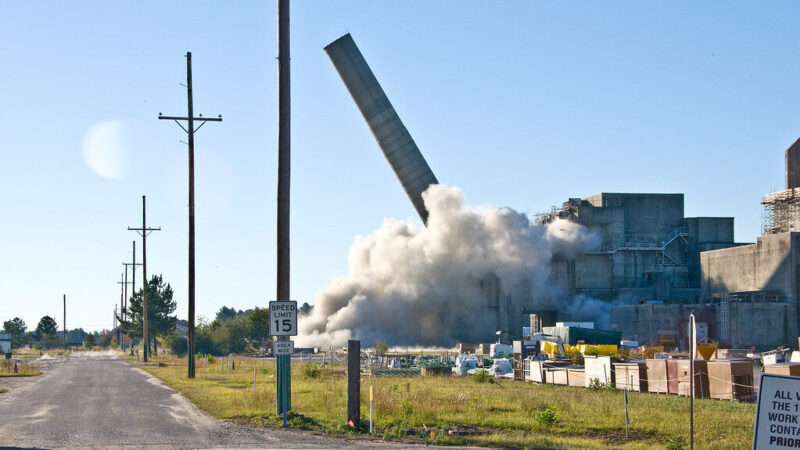 Galingas sprogimas branduolinėje zonoje: per akimirką neliko pavojų kėlusio 17 aukštų milžino