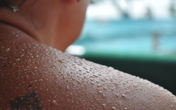 Prakaituojate naktį? Sužinokite, kodėl po 40 metų tai gali būti ne tik karštis, o liga