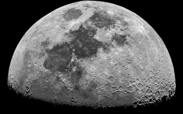 Mėnulyje atsivėrė milžiniška skylė: NASA užfiksavo tai, kas nutinka tik kartą per 139 metus