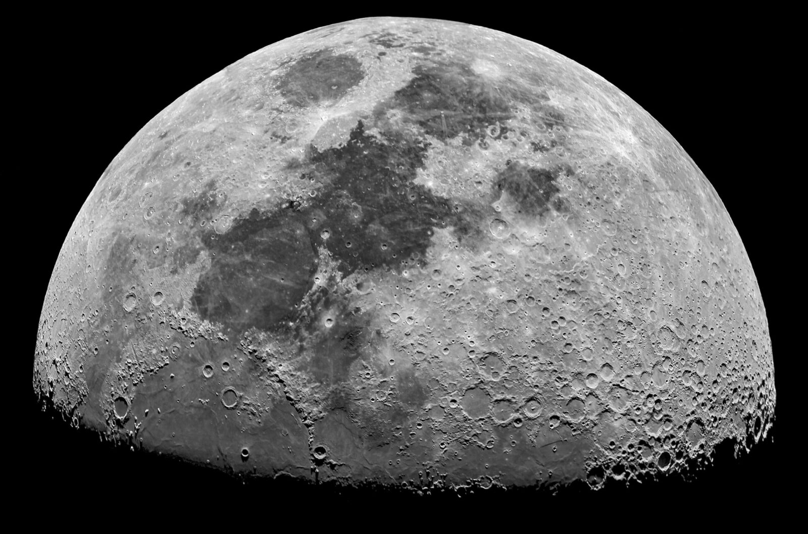 Mėnulyje atsivėrė milžiniška skylė: NASA užfiksavo tai, kas nutinka tik kartą per 139 metus