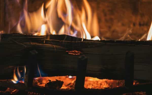 Malkos sudega per greitai? Štai kaip jas krauti, kad viena įkrova šildytų visą naktį