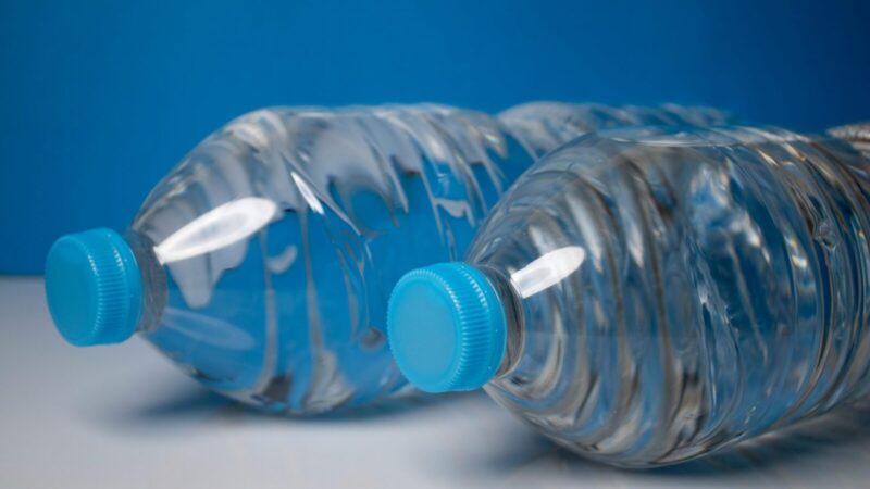 Svarbu kiekvienam: paprasti žingsniai, kaip saugiai pasiruošti geriamojo vandens atsargas