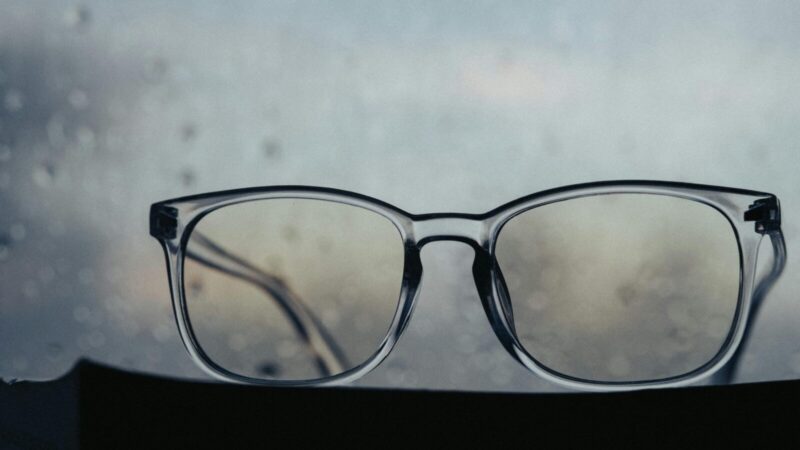 Pamirškite brangius purškiklius: akinių rasojimą sustabdys viena priemonė iš jūsų virtuvės