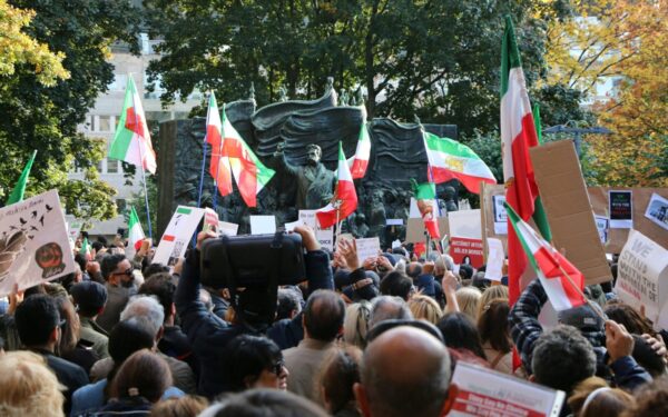 Irane vyksta masiniai sulaikymai: tūkstančiai žmonių kaltinami dėl karo veiksmų