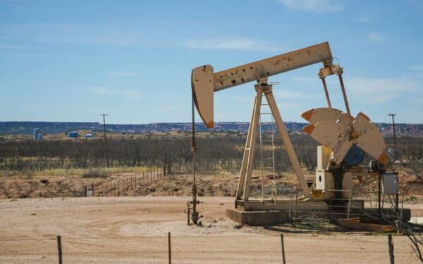 D. Trumpo planas suvaldyti degalų kainas: JAV griebėsi netikėto manevro su Irano nafta