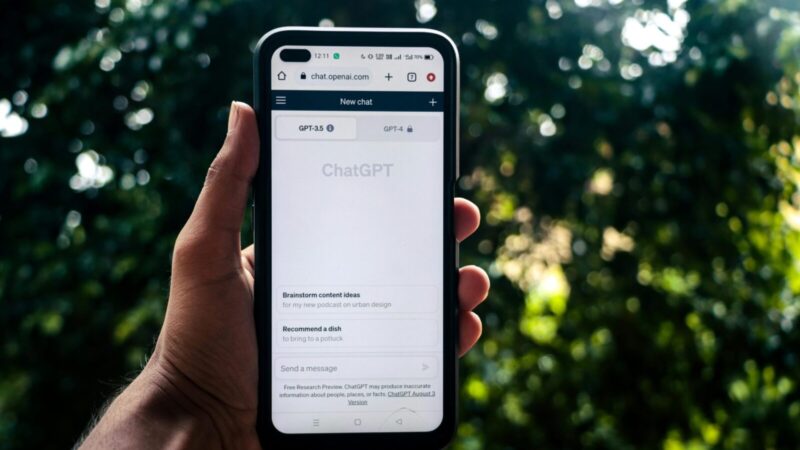 „Samsung“ ir „Apple“ turės pasislinkti? Paaiškėjo slaptas „OpenAI“ planas telefonams