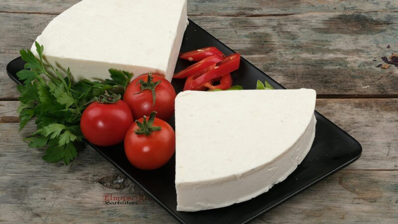 Feta turi rimtą konkurentą: balkaniškas sūris sirene žada pakeisti vasaros salotas