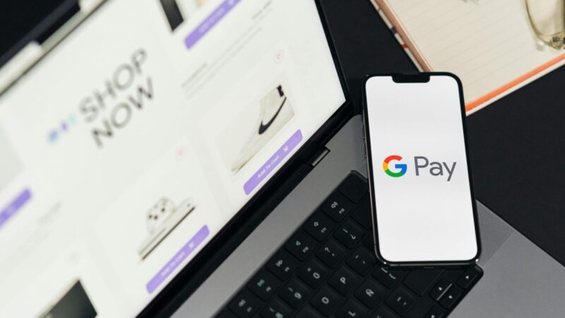 Skrydžio vėlavimą pamatysite net neįjungę telefono: „Google Wallet” pristatė itin lauktą naujieną