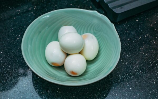Velykų košmaras baigėsi: viena paprasta taisyklė garantuoja, kad kiaušiniai nusilups idealiai