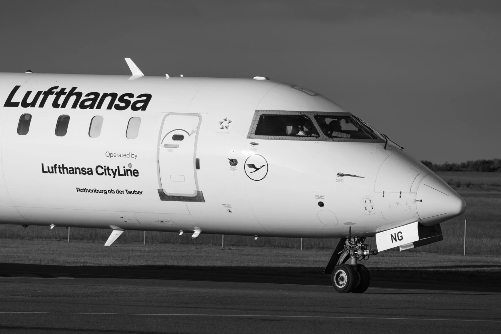 Atostogos pakibo ant plauko: „Lufthansa“ uždaro įmonę ir naikina dalį skrydžių programos