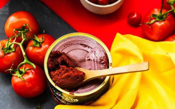 Dedate pomidorų pastą tiesiai į puodą? Štai kodėl jūsų troškiniai niekada nebus tokie skanūs