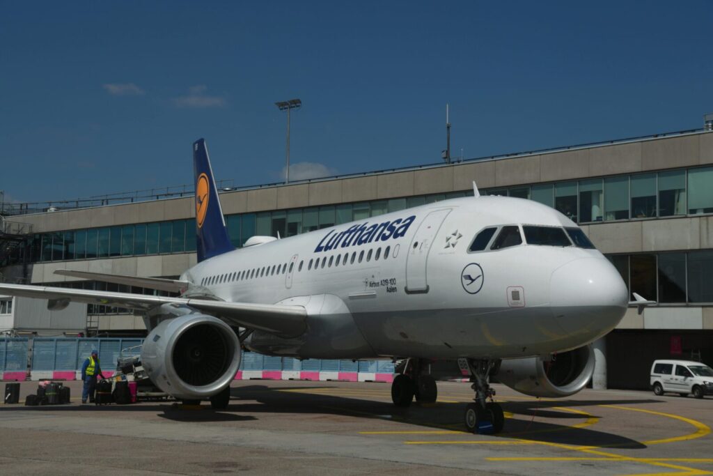Lufthansa Airbus A319 on tarmac at Frankfurt Airport, ready for boarding.