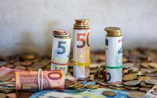 Pinigų bus tarsi šieno: įvardinti Zodiako ženklai, kurių laukia stulbinanti finansinė sėkmė