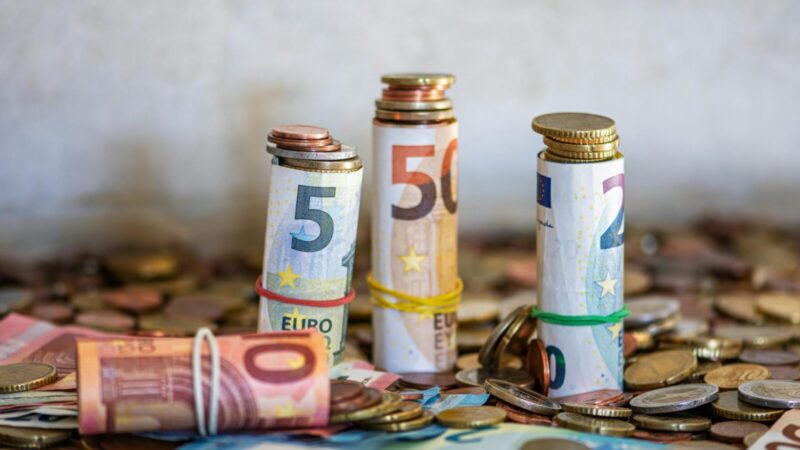 Pinigų bus tarsi šieno: įvardinti Zodiako ženklai, kurių laukia stulbinanti finansinė sėkmė