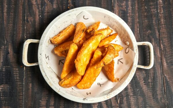 Bulvės keptuvėje vėl sulipo? Štai viena paprasta gudrybė, kuri pavers jas tobulai traškiomis