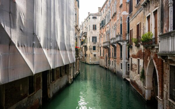 Venecija ginasi nuo potvynių vis dažniau: milijardinė „Mose“ sistema gali nuvilti