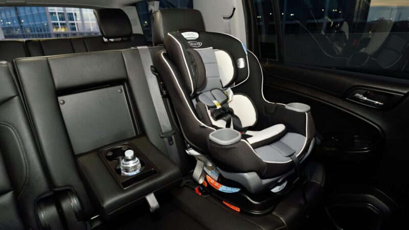 Ieškote saugios vaikiškos kėdutės? „Britax Römer Dualfix Pro M“ testas atskleidė vieną didelį minusą