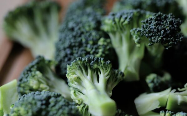 Ši klaida griauna brokolių naudą: kodėl juos reikia pjaustyti likus 90 minučių?