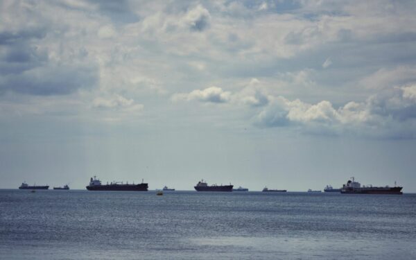 Pasaulis sulaikė kvapą: Iranas vėl grasina užtverti pagrindinį naftos kelią