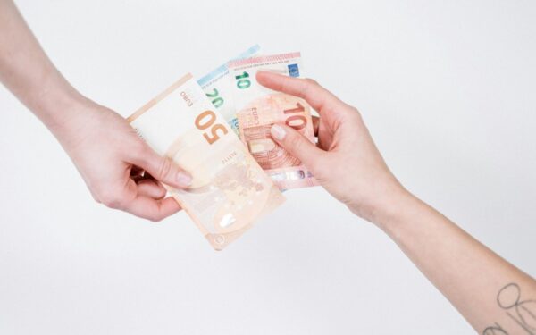 Naujos detalės teisme: ministrė liudijo, kaip vyko atsiskaitymai už kurą su meru