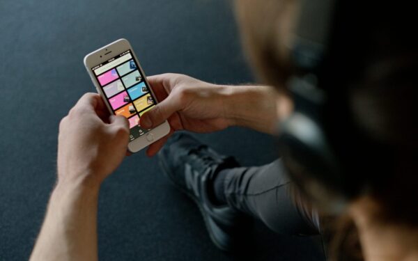 Muzikos pramonės pabaiga? Dirbtinio intelekto kūriniai sudaro beveik pusę naujienų