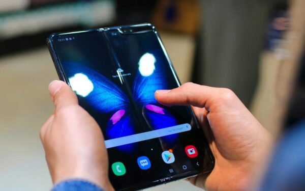 Nutekėjusi informacija atskleidė „Motorola Razr” paslaptis: kaina auga, bet baterija džiugins