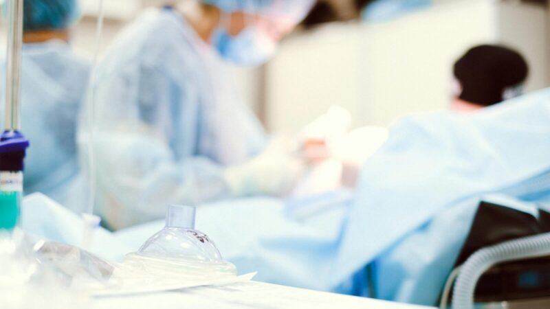 Klaida prieš operaciją gali kainuoti gyvybę: kodėl anesteziologai draudžia net gurkšnį vandens?