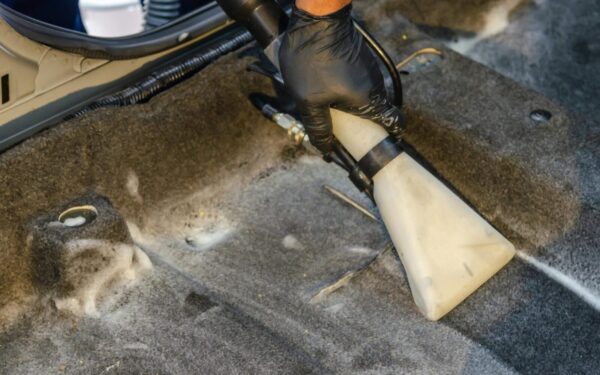 Pamirškite brangų valymą: 3 gudrybės, kurios prikels jūsų kilimą antram gyvenimui