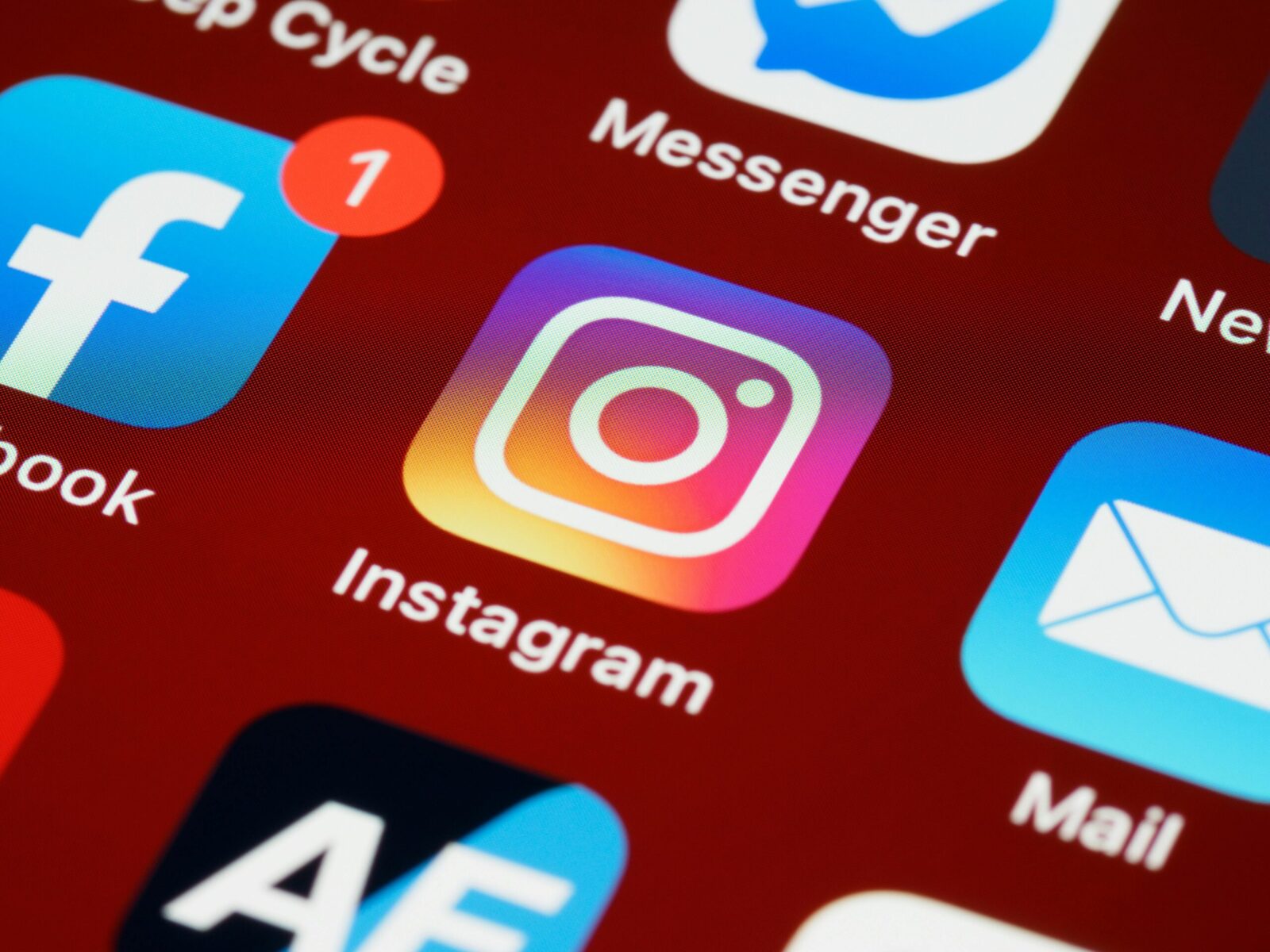 „Instagram“ atskleidė naują programėlę „Instants“: ar tai yra kirtis „Snapchat“?