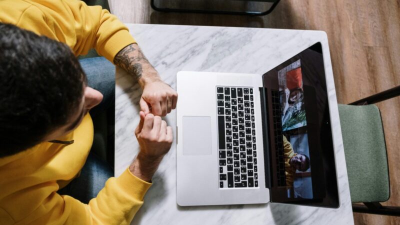 „Google Meet” sudrebino rinką: ši nauja funkcija pati surašys viską, ką sakote gyvame susitikime