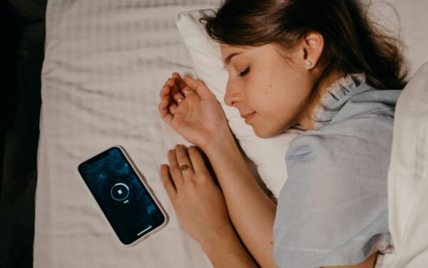 Miego programėlės gali pabloginti nemigą: štai kodėl miego sekimas tampa tikrais spąstais