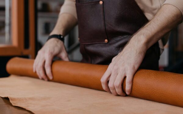 „LVMH“ imperijos paslaptis: odos pramonė siejama su neregėto masto miškų kirtimu