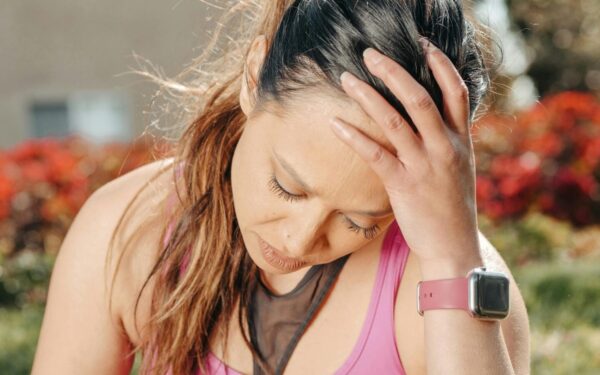 Skauda galvą be priežasties? Tyrimas atskleidė, kodėl migrena dažniau užklumpa tam tikromis dienomis