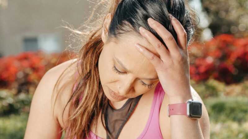 Skauda galvą be priežasties? Tyrimas atskleidė, kodėl migrena dažniau užklumpa tam tikromis dienomis