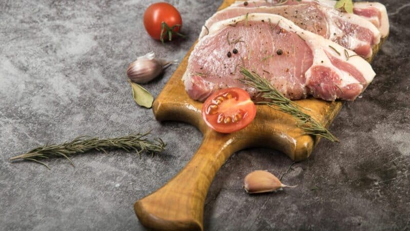 Karbonadai tiesiog tirps burnoje: viena gudrybė paverčia mėsą sultingu šedevru