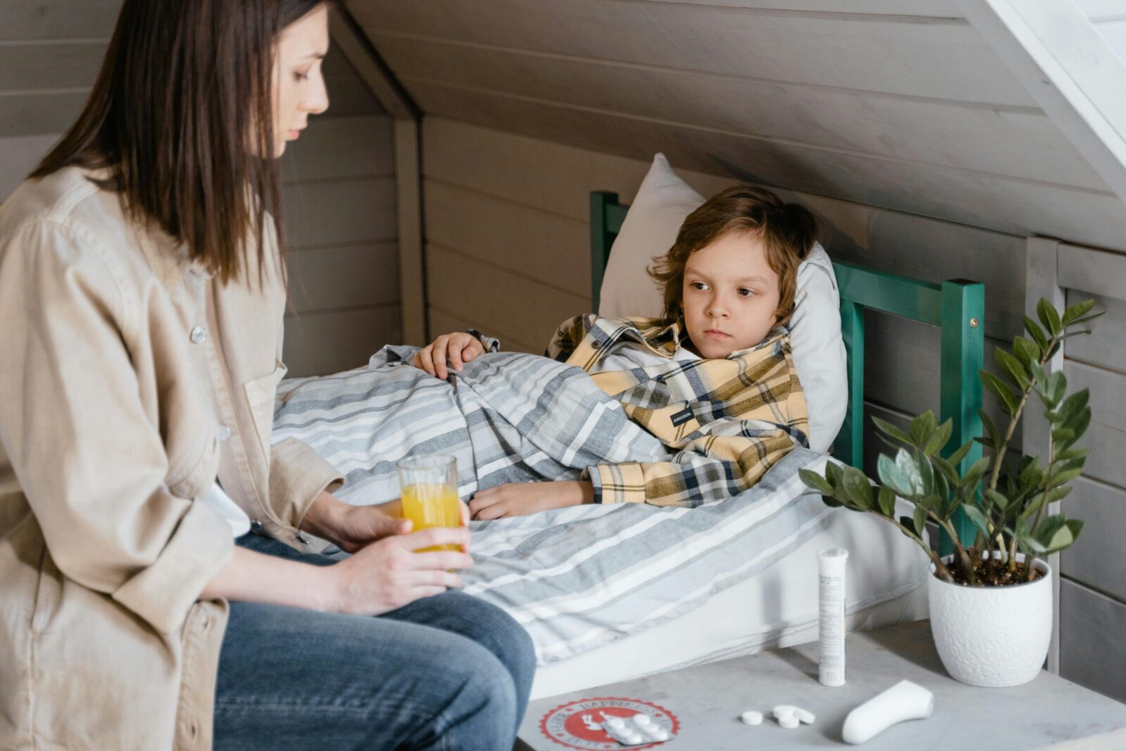 Turi net 75 mutacijas: plinta klastinga COVID-19 atmaina, kuri labiausiai kėsinasi į vaikus
