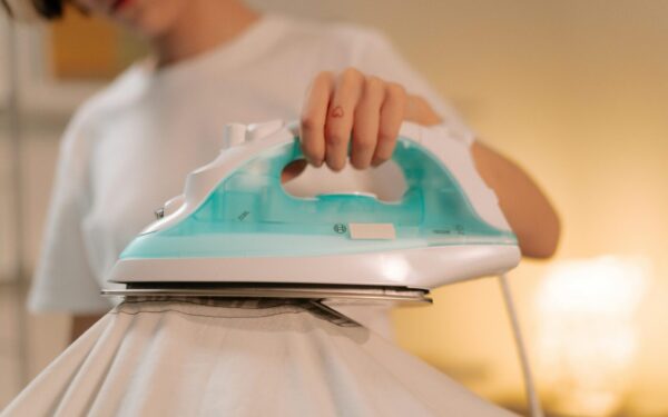 Visi tai turi vaistinėlėje: atskleidė triuką su paracetamoliu, kuris prikels jūsų lygintuvą