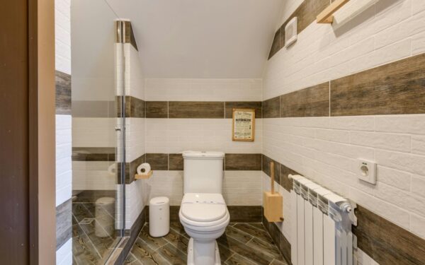 Dauguma turistų tualete daro klaidą: paaiškėjo, kodėl Japonijoje sėdama atvirkščiai