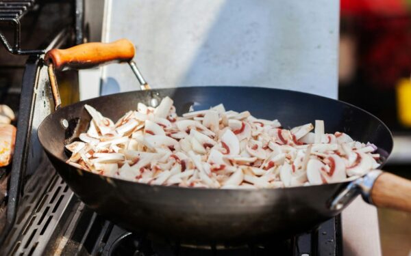 Pievagrybiai keptuvėje nebebus guminiai: šefų gudrybė, kaip juos iškepti idealiai traškius