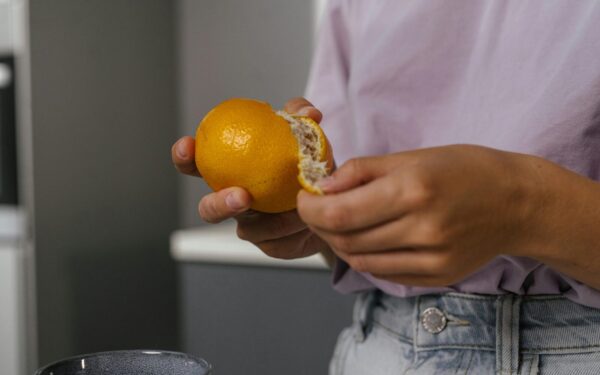 Neišmeskite apelsinų žievelių: naminis valiklis ištirpdys riebalus per akimirką